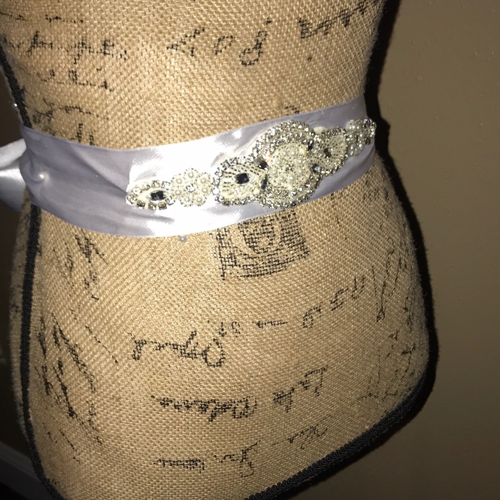 New Rhinestone Ribbon Belt/Sash - Picture 6 of 8